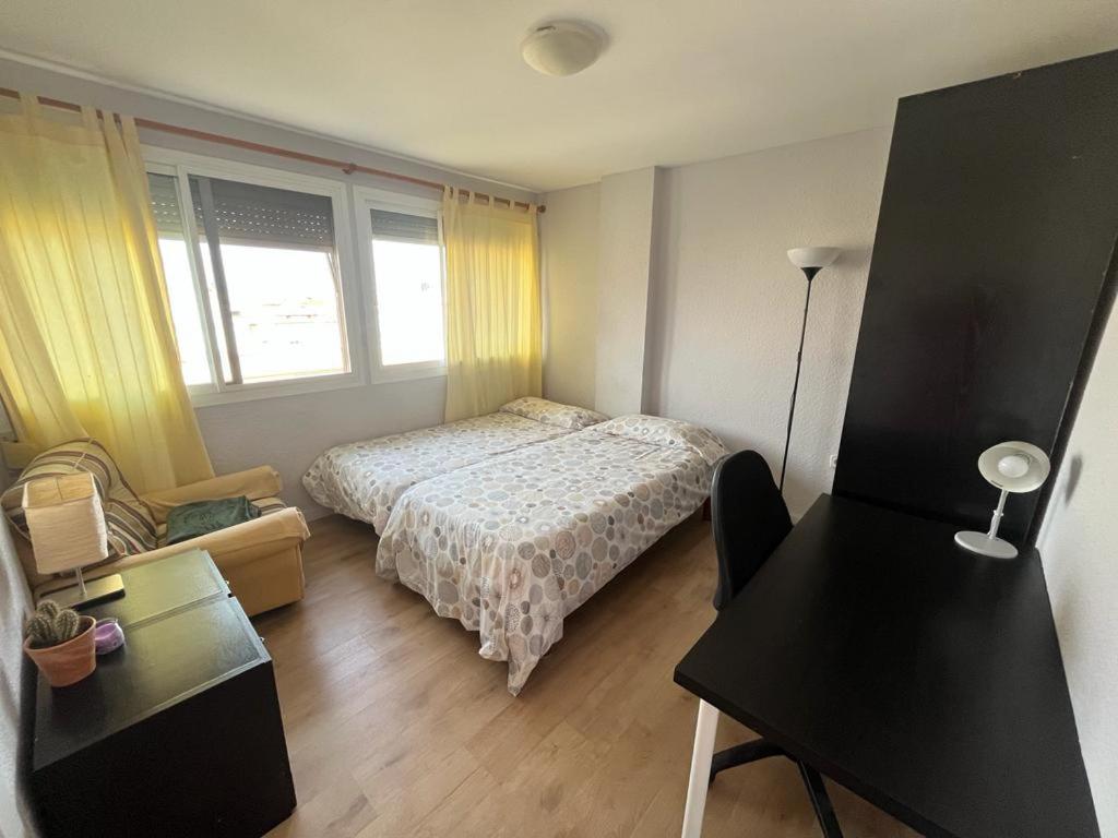 City Views-Room 2 People Shared Flat Valencia Exteriör bild