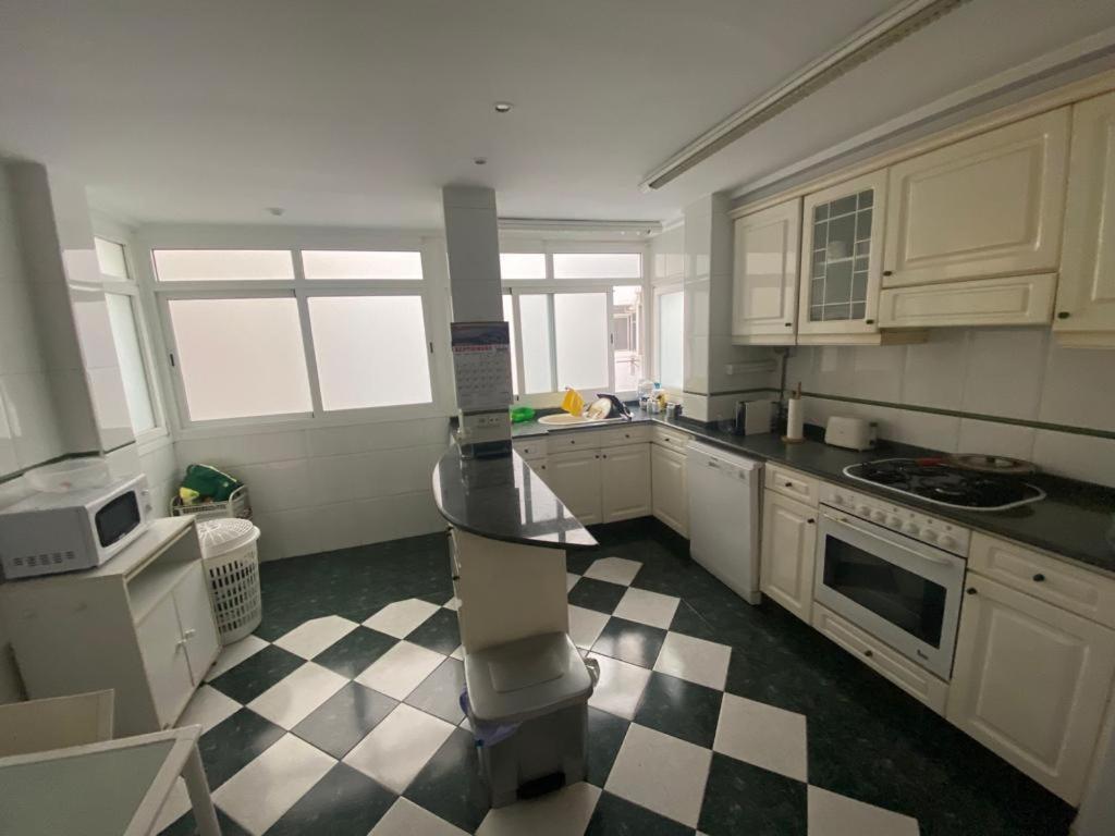 City Views-Room 2 People Shared Flat Valencia Exteriör bild